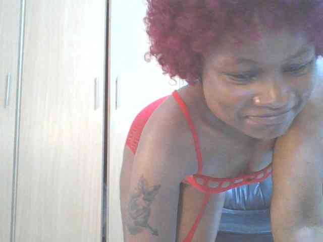 QueenIvy35 webcam
