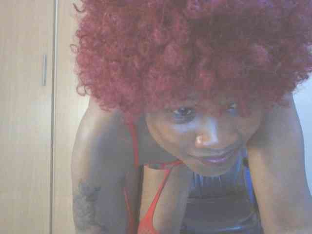 QueenIvy35 webcam