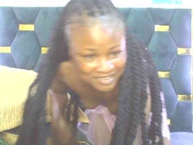 QueenIvy35 webcam
