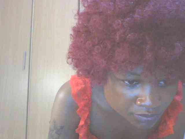 QueenIvy35 webcam