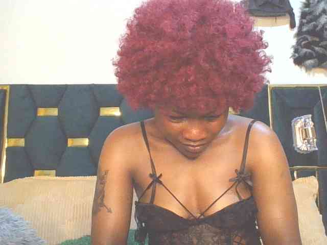QueenIvy35 webcam