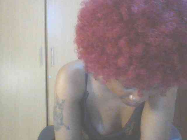 QueenIvy35 webcam