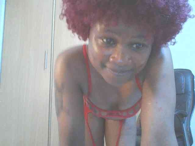 QueenIvy35 webcam