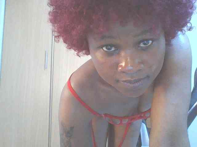 QueenIvy35 webcam