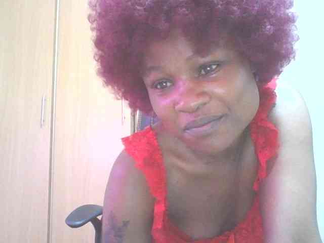 QueenIvy35 webcam