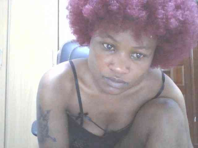QueenIvy35 webcam