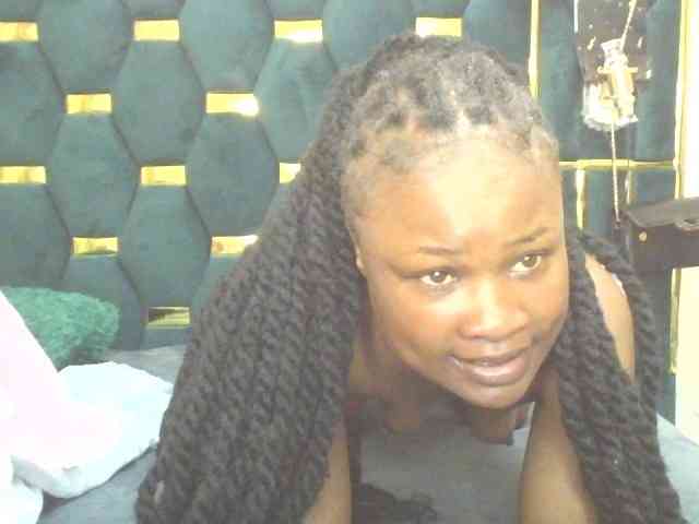 QueenIvy35 webcam