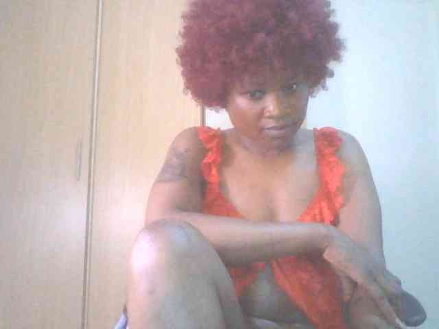 QueenIvy35 webcam