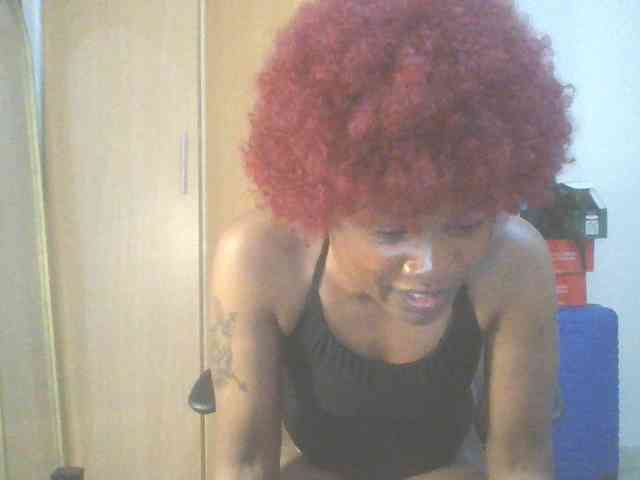 QueenIvy35 webcam
