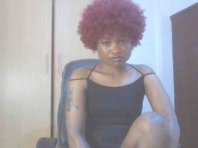 QueenIvy35 webcam