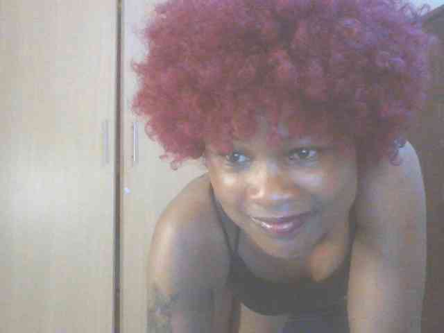 QueenIvy35 webcam