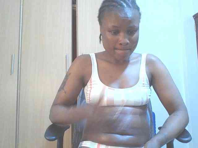 QueenIvy35 webcam