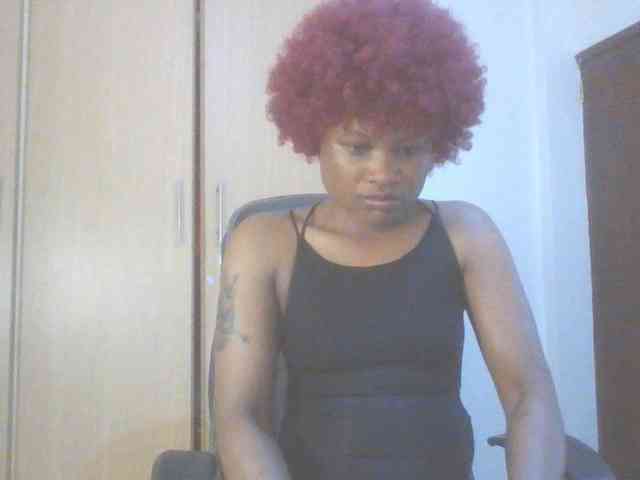 QueenIvy35 webcam