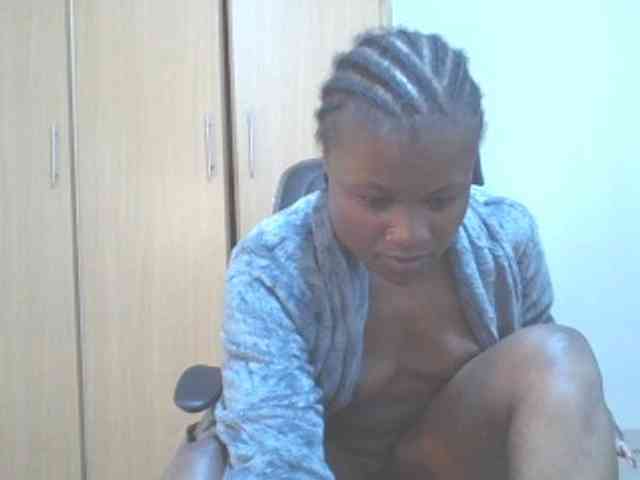 QueenIvy35 webcam