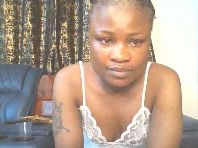 QueenIvy35 webcam
