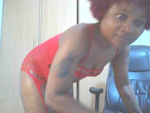 QueenIvy35 webcam