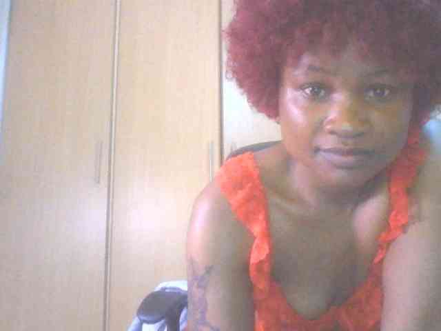 QueenIvy35 webcam