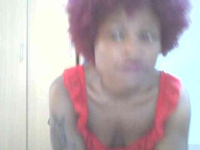 QueenIvy35 webcam