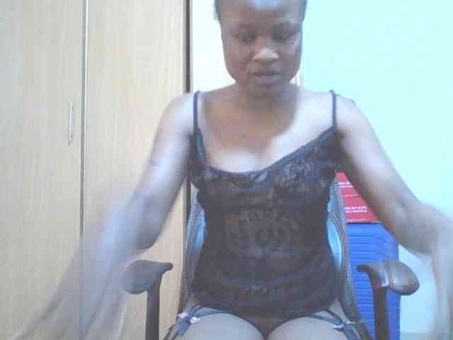 QueenIvy35 webcam