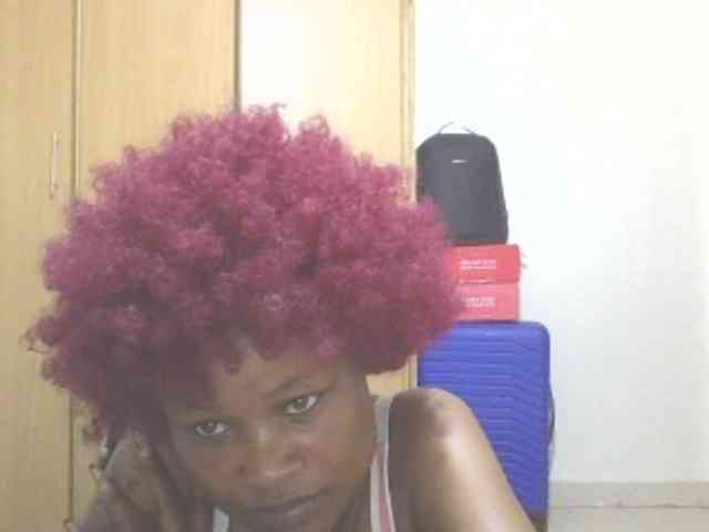 QueenIvy35 webcam