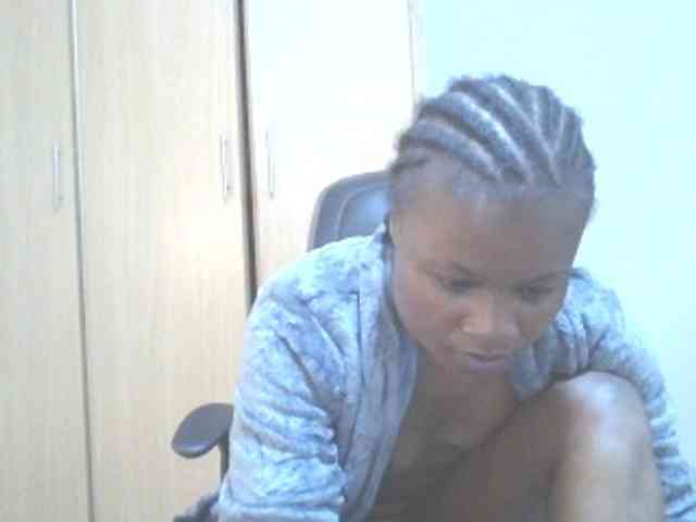 QueenIvy35 webcam