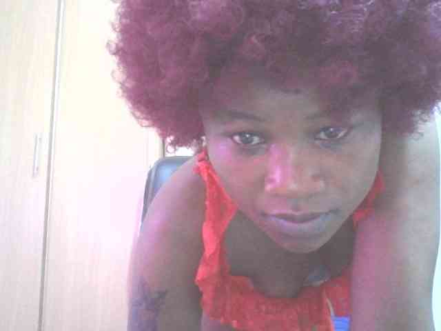 QueenIvy35 webcam