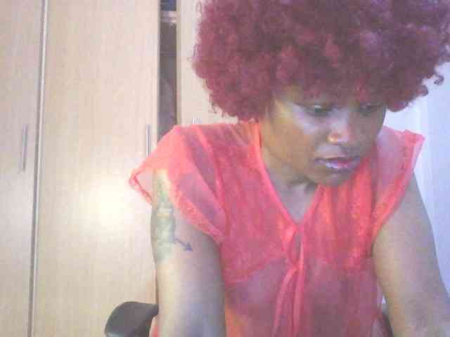QueenIvy35 webcam