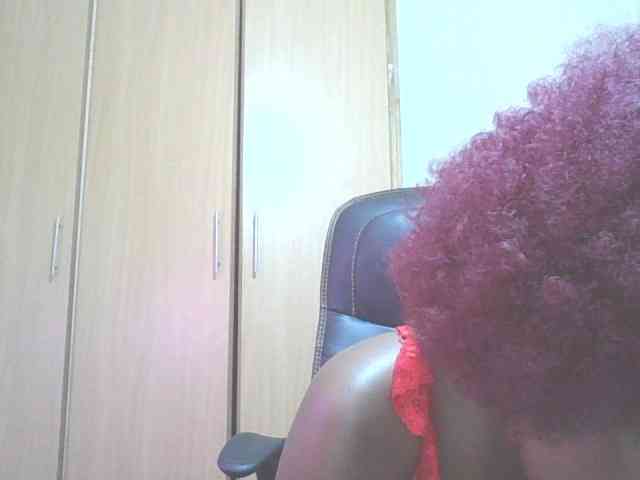 QueenIvy35 webcam