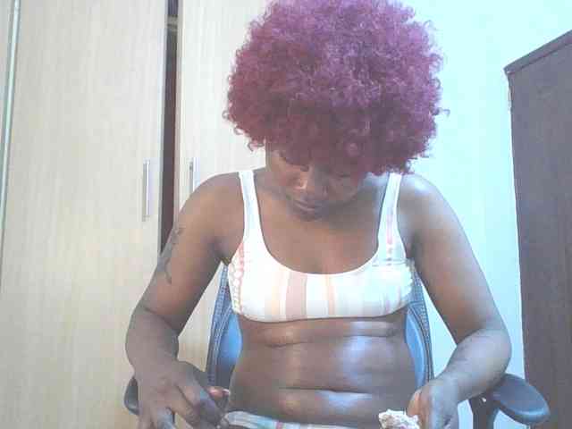 QueenIvy35 webcam