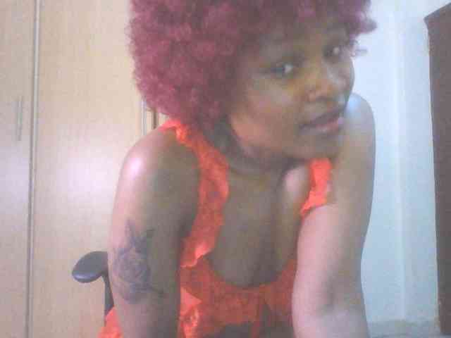 QueenIvy35 webcam