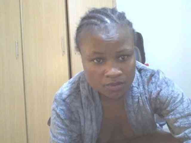 QueenIvy35 webcam
