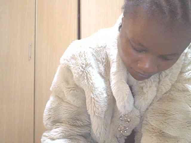 QueenIvy35 webcam