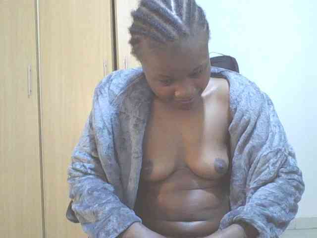 QueenIvy35 webcam