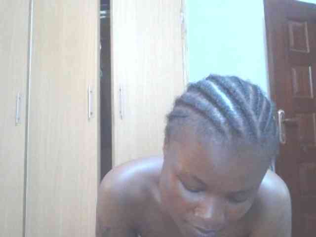 QueenIvy35 webcam