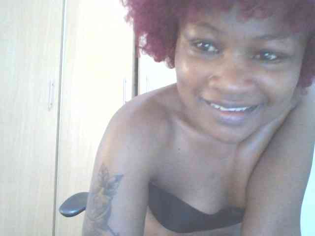 QueenIvy35 webcam