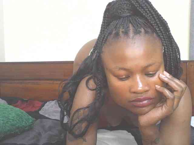 QueenIvy35 webcam