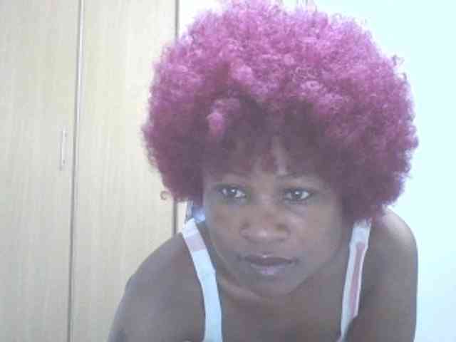 QueenIvy35 webcam