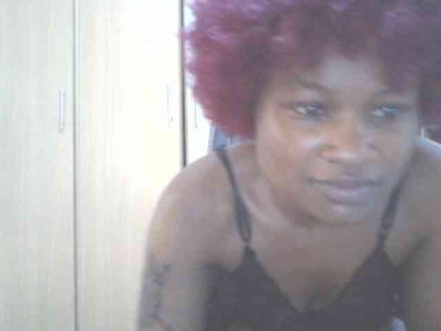 QueenIvy35 webcam