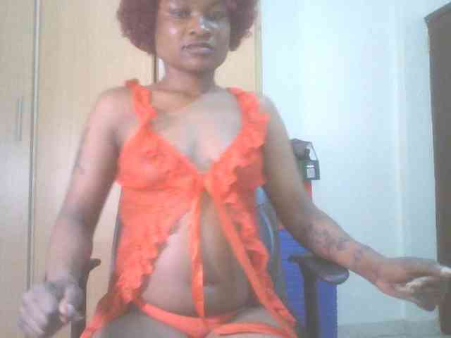 QueenIvy35 webcam