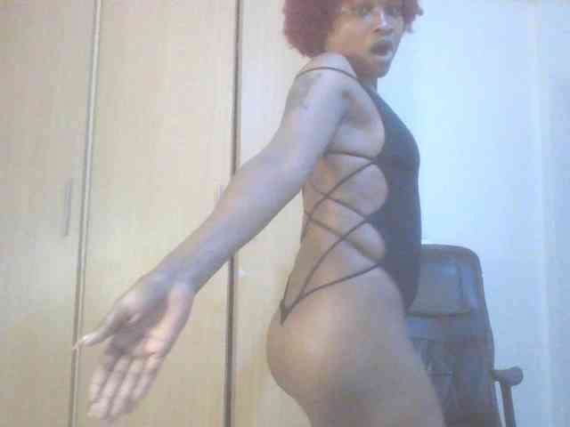 QueenIvy35 webcam