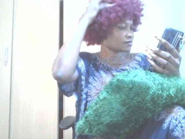 QueenIvy35 webcam