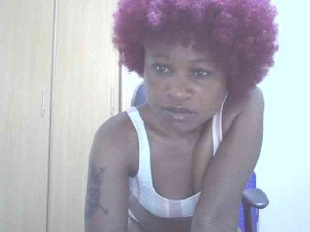 QueenIvy35 webcam
