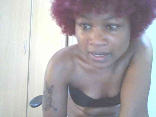 QueenIvy35 webcam
