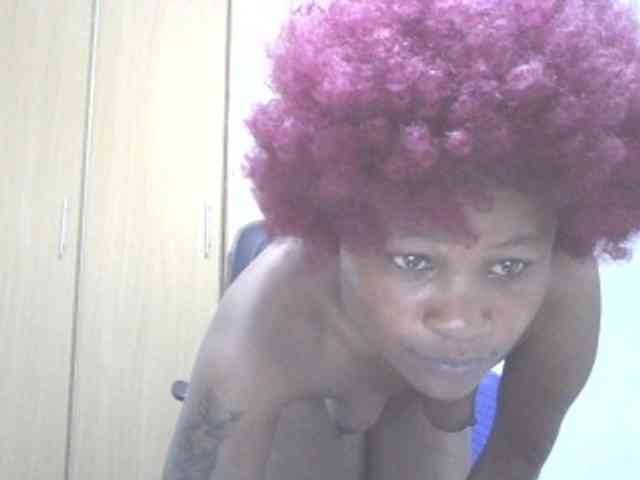 QueenIvy35 webcam