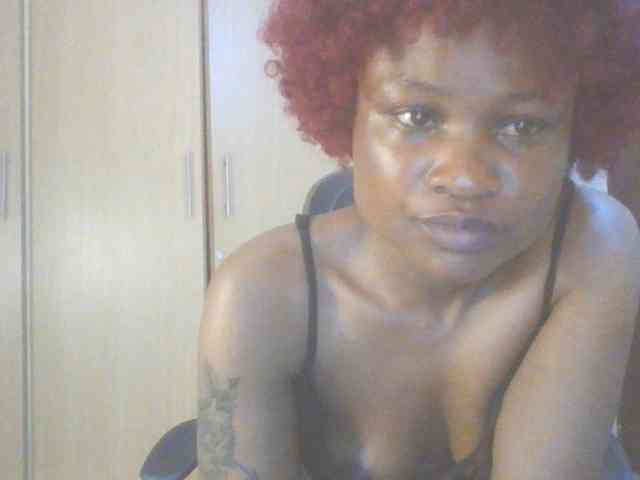 QueenIvy35 webcam