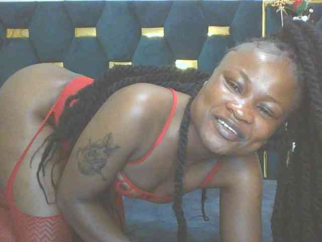 QueenIvy35 webcam