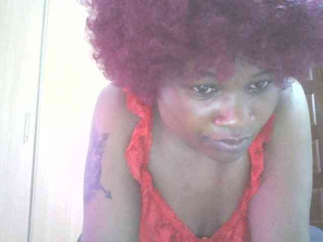 QueenIvy35 webcam