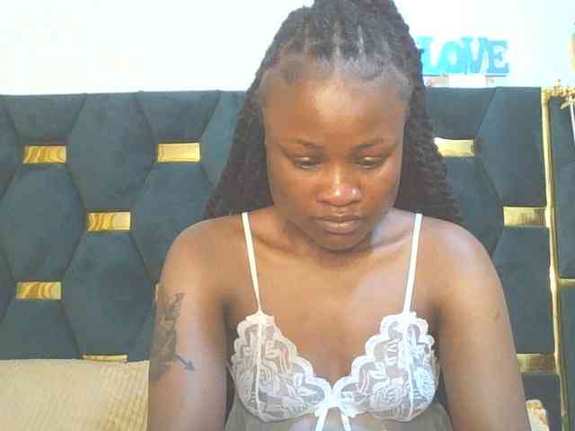 QueenIvy35 webcam