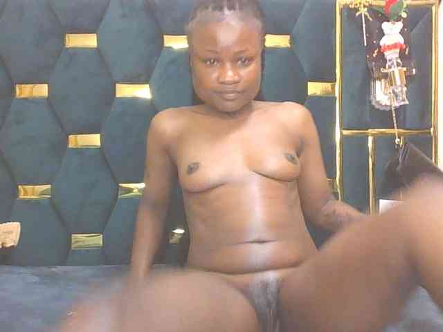 QueenIvy35 webcam