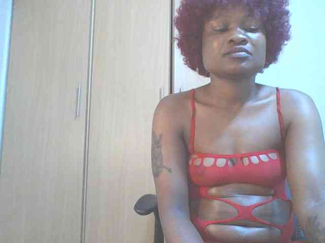 QueenIvy35 webcam